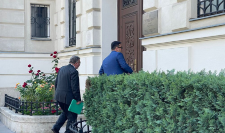 ”Iran warns U.S. "hours in Vienna are decisive