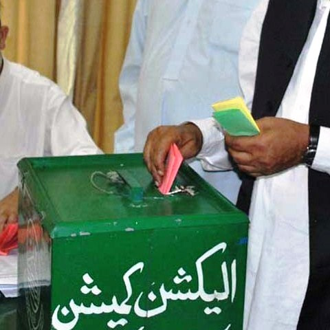 برگزاری انتخابات نماد دموکراسی است