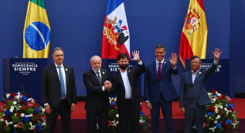 مدافعان جدید دموکراسی