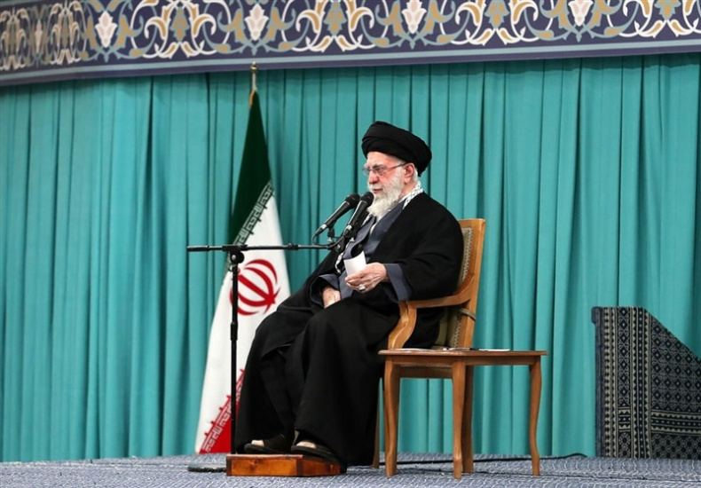 رهبر انقلاب:  ما رئیس‌جمهور آمریکا را مجرم می‌دانیم