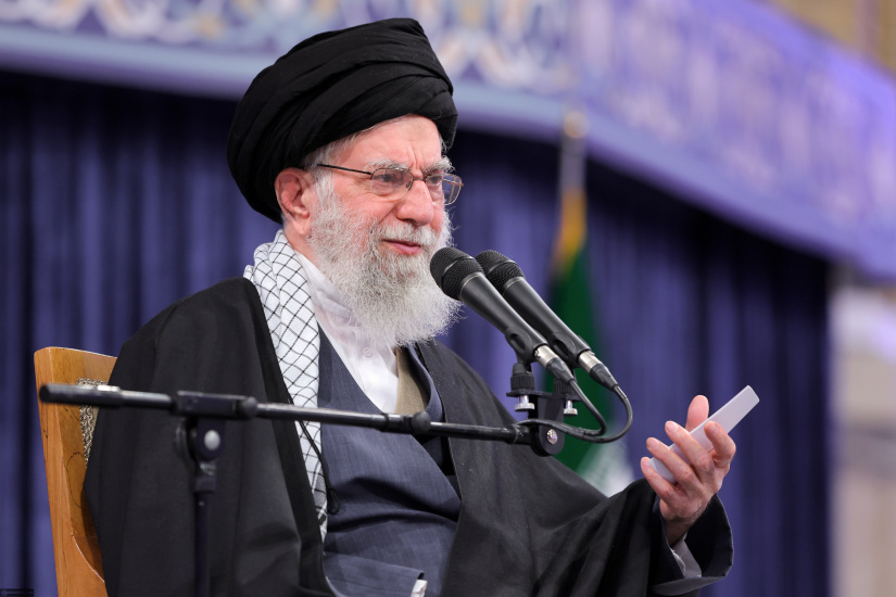 رهبر انقلاب در واکنش به تهدیدهای ترامپ: قوی‌ترین ارتش دنیا هم گاهی ممکن است چنان سیلی بخورد که نتواند از جا بلند شود