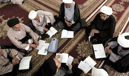 سکوت پر رمز و راز حوزه نجف در برابر تحولات اخير ايران